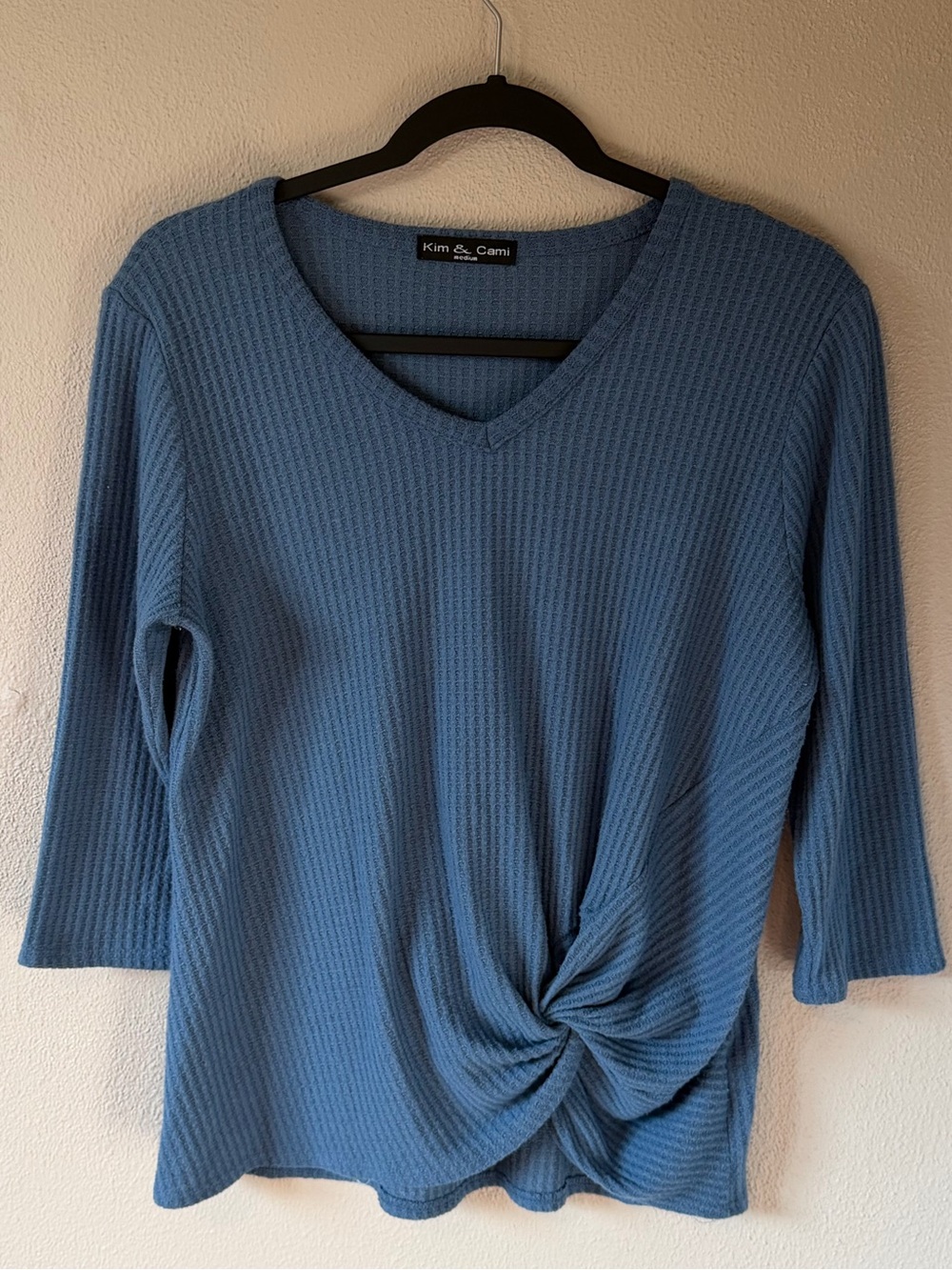 Kim & Cami Blue Waffle Knit Twist Front 3/4 Sleeve Top | Medium